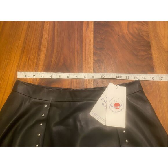 Smart Universe Wear Women’s Black Lamb Leather Studded Flared Skirt Medium NWT - Picture 2 of 8